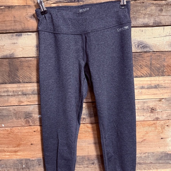 Calvin Klein Pants - Calvin Klein crop leggings